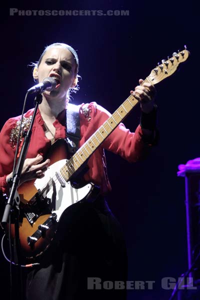 ANNA CALVI - 2011-11-07 - PARIS - Olympia - 